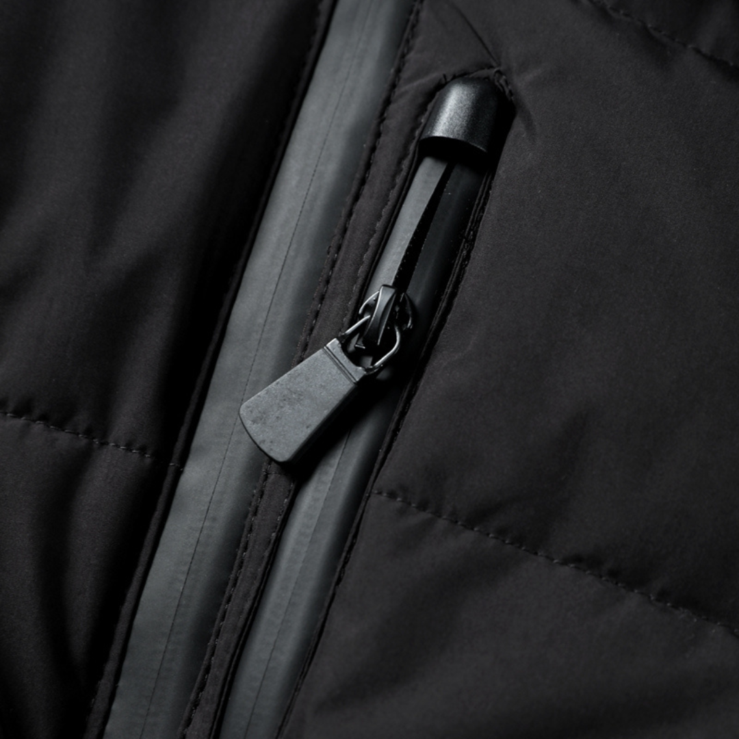 Dames Zwarte Puffer Jas – Gewatteerd met Riem & Hoge Kraag