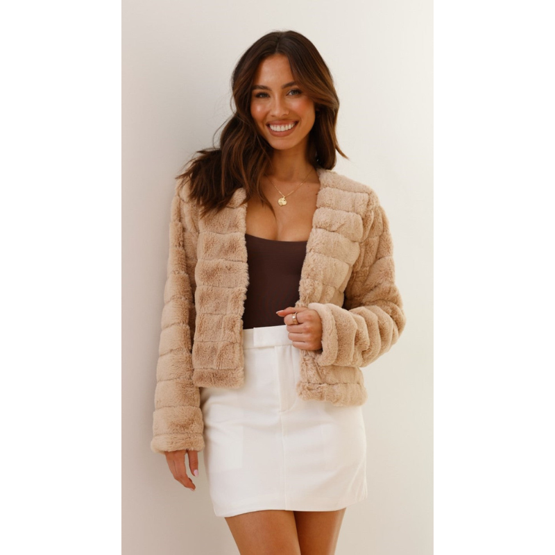 Luxe Cropped Damesjas van Imitatiebont – Modern & Chic