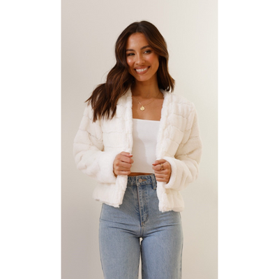 Luxe Cropped Damesjas van Imitatiebont – Modern & Chic