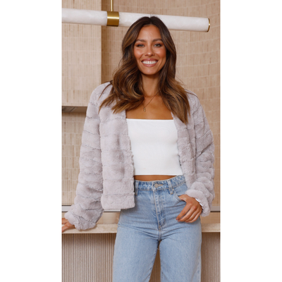 Luxe Cropped Damesjas van Imitatiebont – Modern & Chic