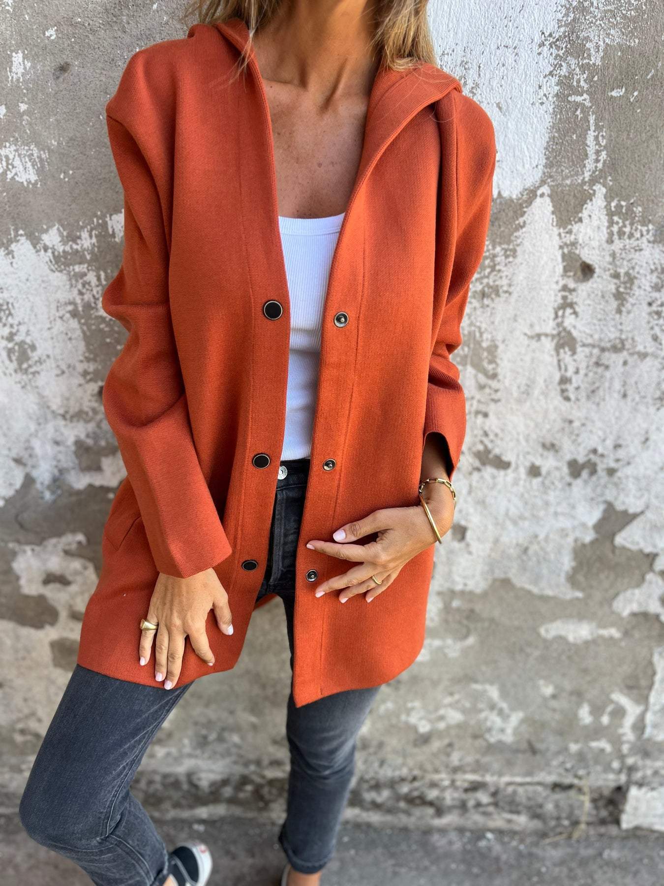 Dames Voorjaarsjas met Knoopdetails – Licht & Elegant
